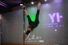 贵州钢管舞女神(女星钢管舞)