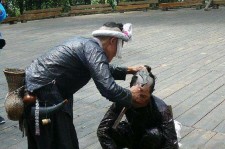 贵州欲带老伴游遍中国(带着老伴去旅游)