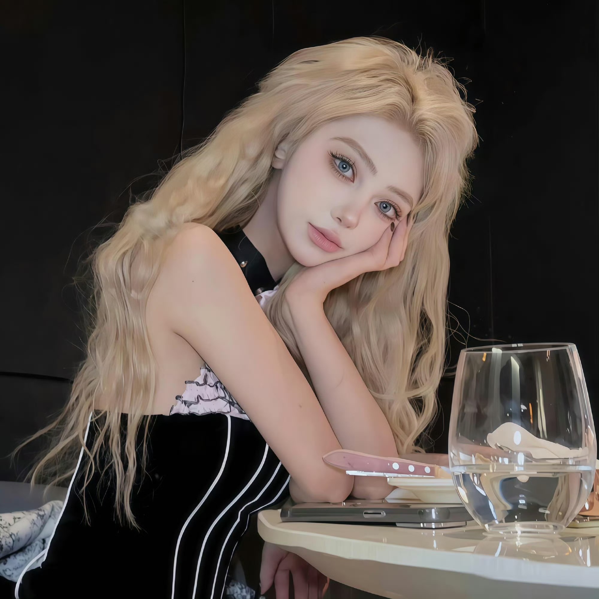 贵州伴游女生晨露的资料