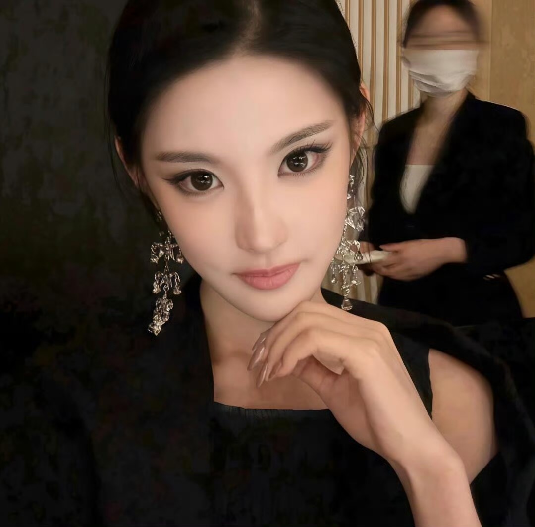 贵州伴游女生 | Isabella Chen的资料